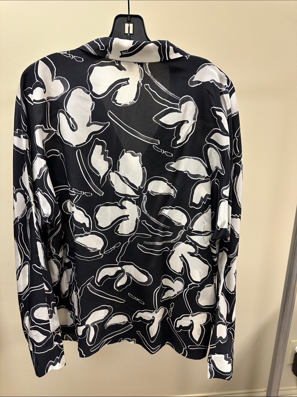 Lafayette 148 New York Black and White Abstract Botanical Button-Down Shirt - Picture 3 of 3